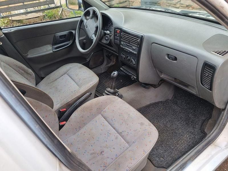 Second-hand VW Caddy 64 CP (47 kW) 2001 Alb Monovolum