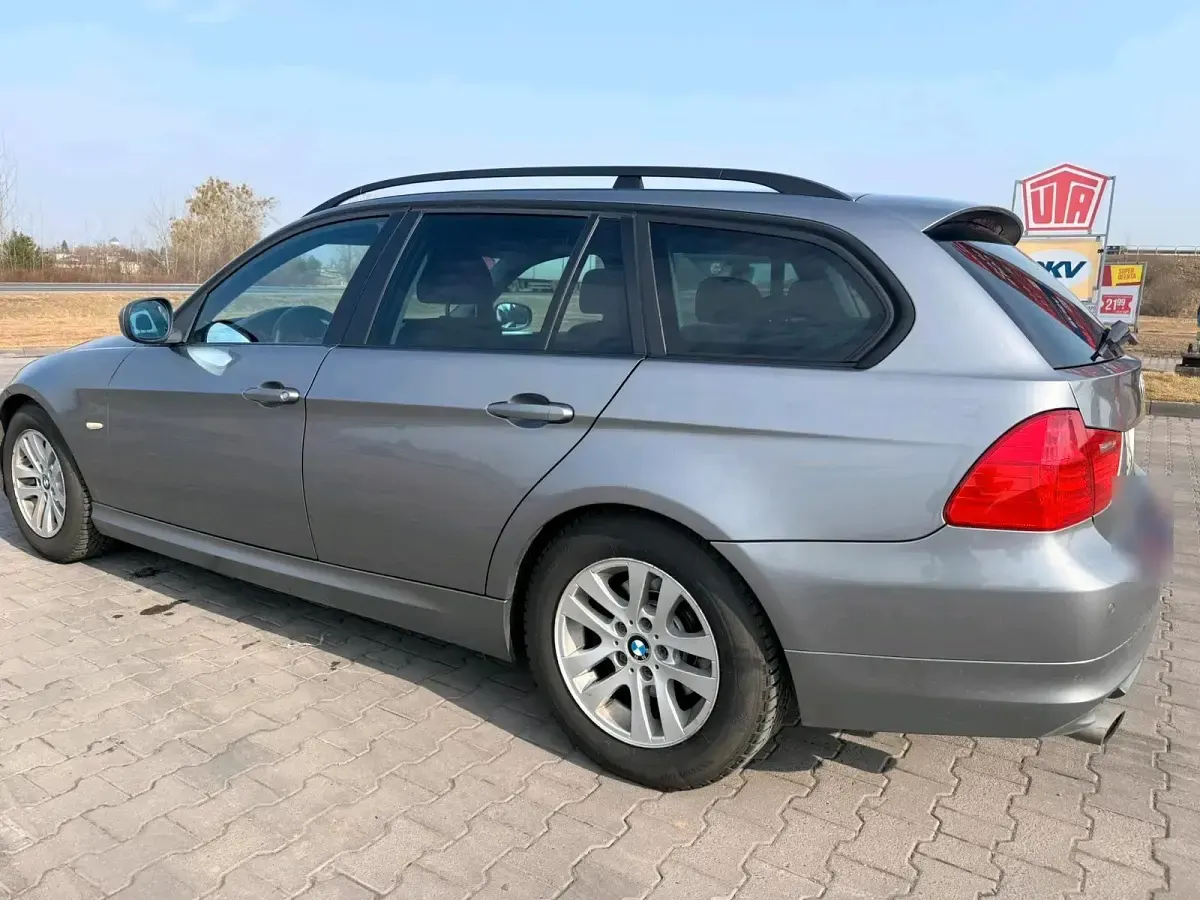 Gebraucht BMW 318 143 PS (105 kW) 2009 Grau Kombi