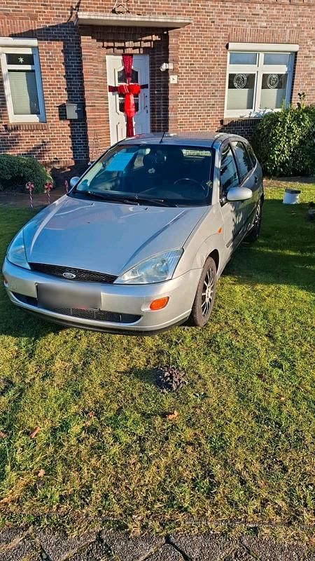 Silber Gebraucht 2001 Ford Focus Kleinwagen | 2.000 € (Fairer Preis) - Bild 1/4