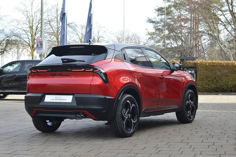 Neu Alfa Romeo Junior Edizione Speciale 145 PS (106 kW) 2026 Rot SUV