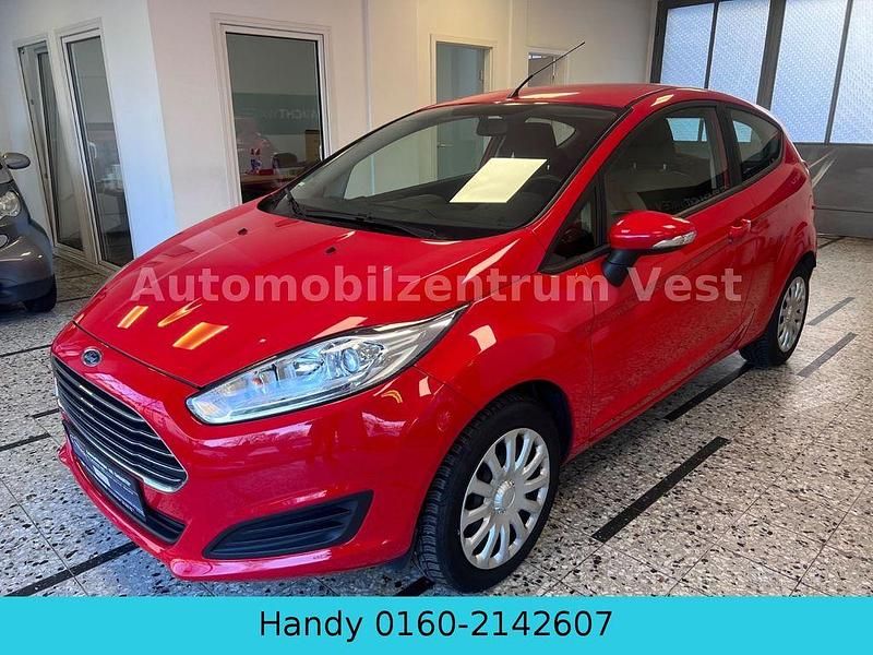 Rot Gebraucht 2016 Ford Fiesta Trend Kleinwagen | 3.980 € (Fairer Preis) - Bild 1/4