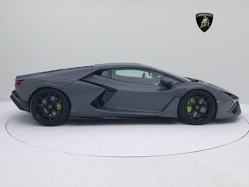 Usata Lamborghini Revuelto 1016 CV (747 kW) 2024 Grigio Coupé