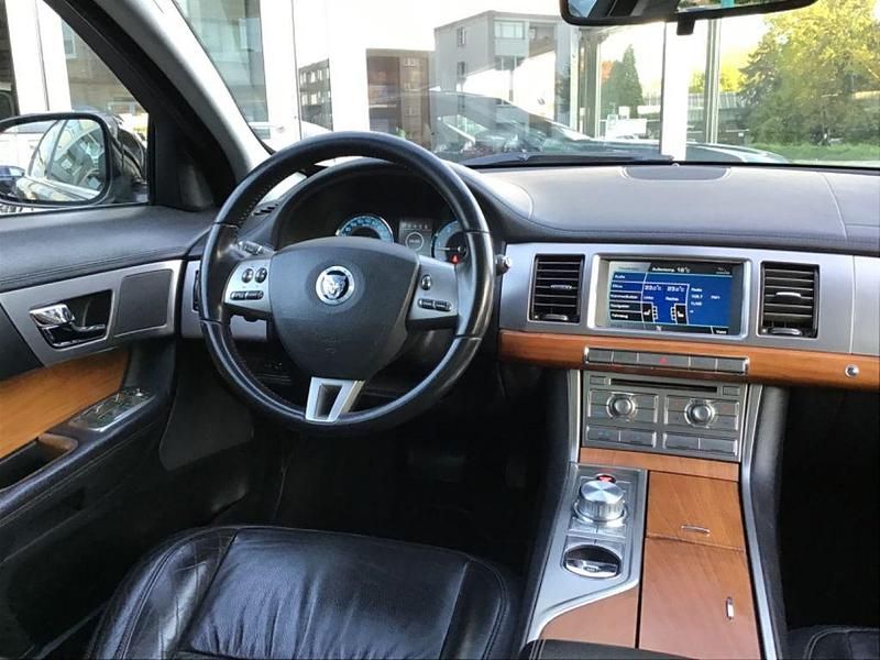 Begagnad Jaguar XF 211 HK (155 kW) 2011 Svart Sedan
