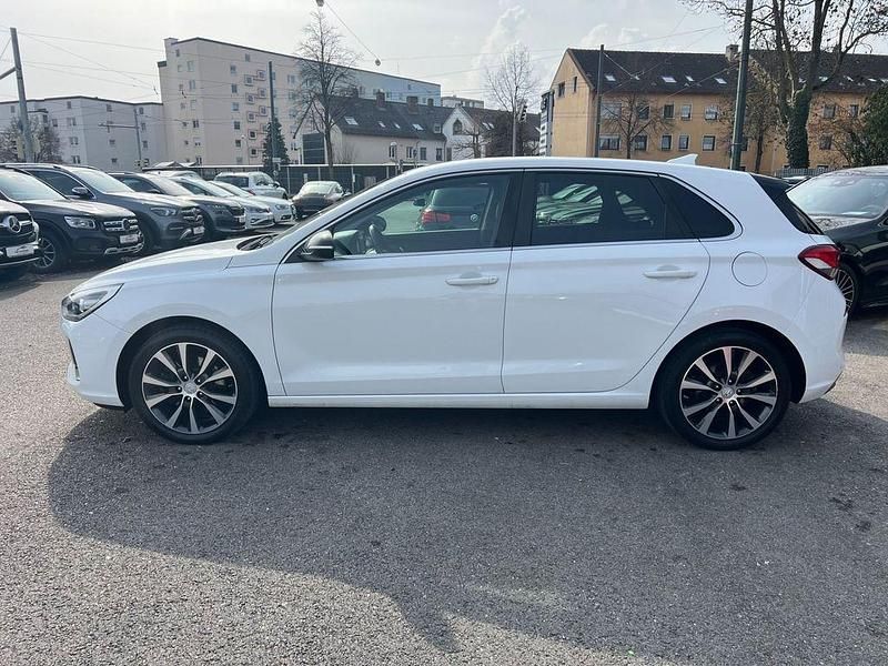 Gebraucht Hyundai i30 140 PS (102 kW) 2017 Weiß Limousine