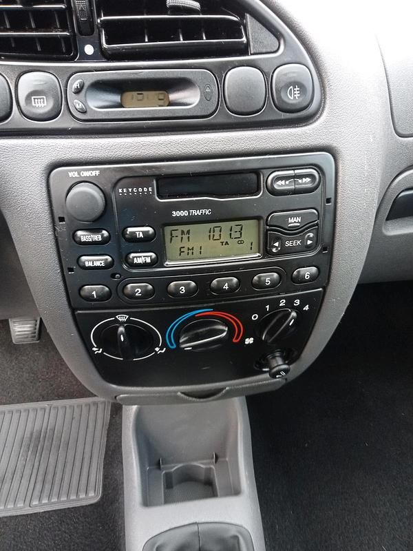 Blau Gebraucht 2000 Ford Fiesta Kleinwagen | 850 € (Fairer Preis) - Bild 1/4