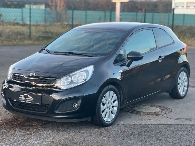 Schwarz Gebraucht 2014 Kia Rio FIFA World Cup Edition Kleinwagen | 3.650 € (Fairer Preis) - Bild 1/4