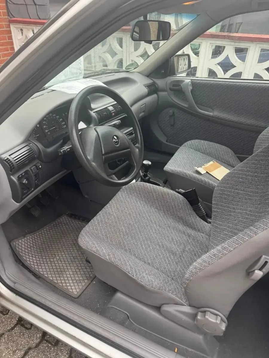 Gebraucht Opel Astra 75 PS (55 kW) 1992 Silber Coupé