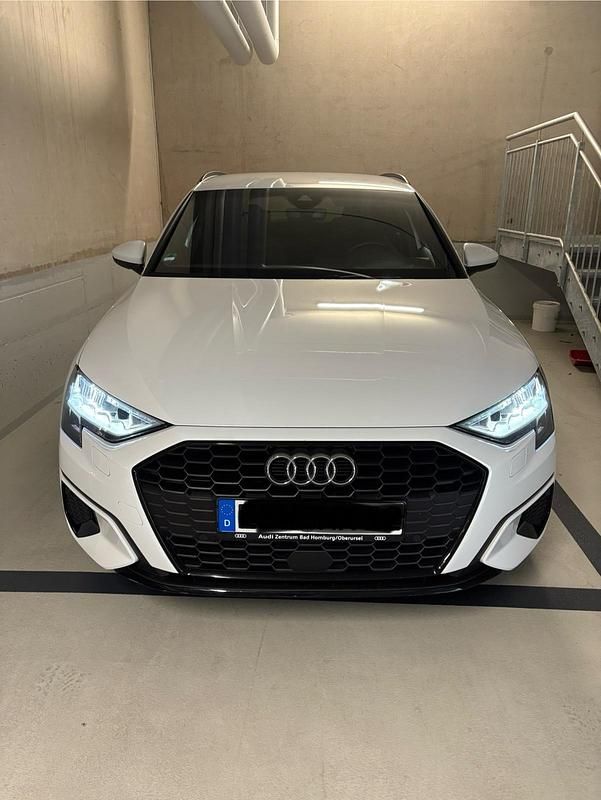 Weiß Gebraucht 2022 Audi A3 S-Line Limousine | 25.250 € (Guter Preis) - Bild 1/4