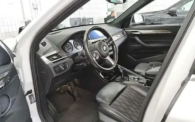 Używany BMW X1 xLine 190 KM (139 kW) 2017 Biały SUV