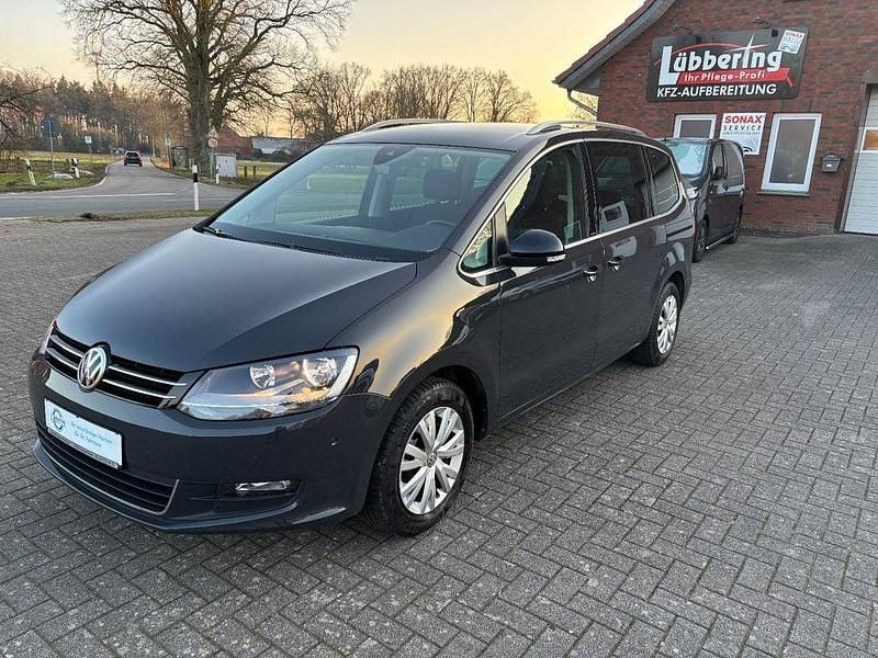 Gebraucht VW Sharan Comfortline 150 PS (110 kW) 2022 Grau Van / Kleinbus