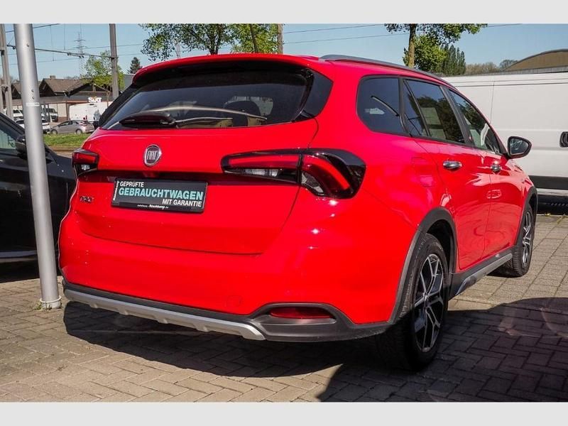 Gebraucht Fiat Tipo Cross 99 PS (72 kW) 2022 Rot Kombi