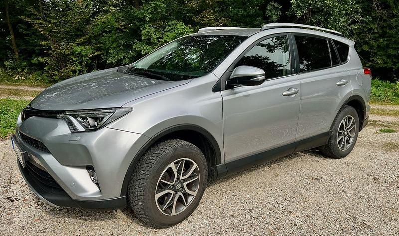 Grau Gebraucht 2019 Toyota RAV4 Team SUV | 22.990 € (Guter Preis) - Bild 1/4