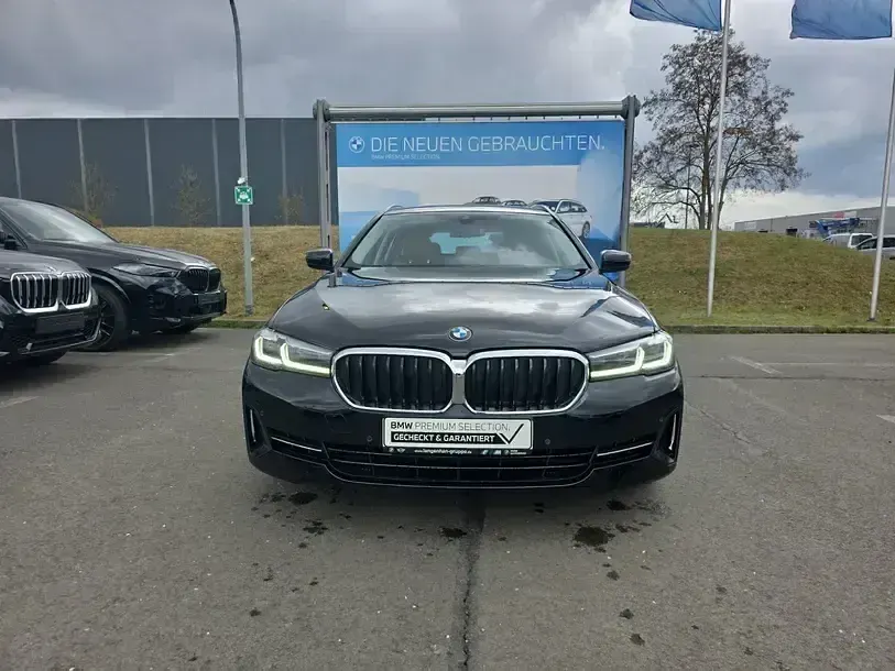 Second-hand BMW 540 Efficient Dynamics 340 CP (250 kW) 2022 Negru Berlinǎ