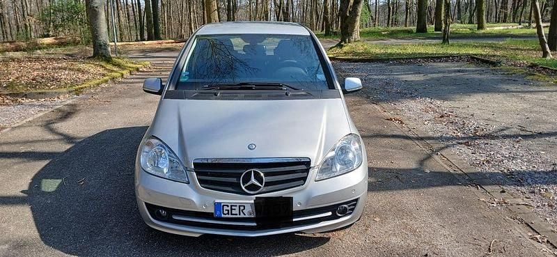 Gebraucht Mercedes A160 95 PS (69 kW) 2011 Silber Van / Kleinbus