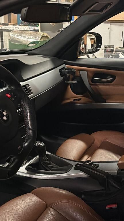 Gebraucht BMW 320 Sport Line 185 PS (136 kW) 2011 Schwarz Limousine