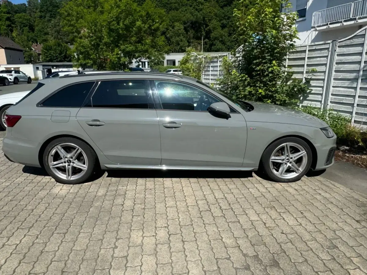 Gebraucht Audi A4 S-Line 163 PS (119 kW) 2022 Grau Kombi