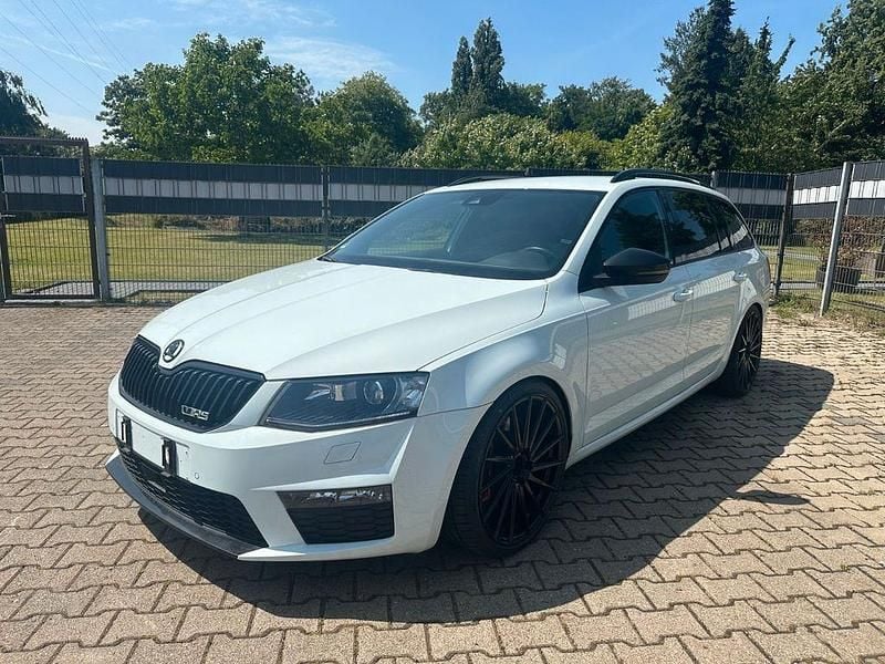 Weiß Gebraucht 2015 Skoda Octavia RS Kombi | 21.999 € (Etwas zu teuer) - Bild 1/4