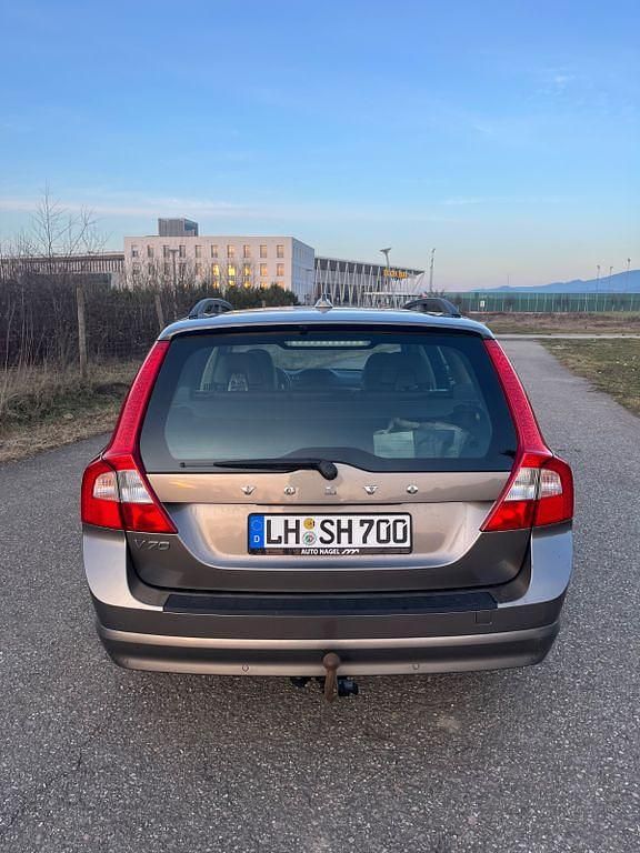 Gebraucht Volvo V70 Summum 114 PS (83 kW) 2012 Beige Kombi