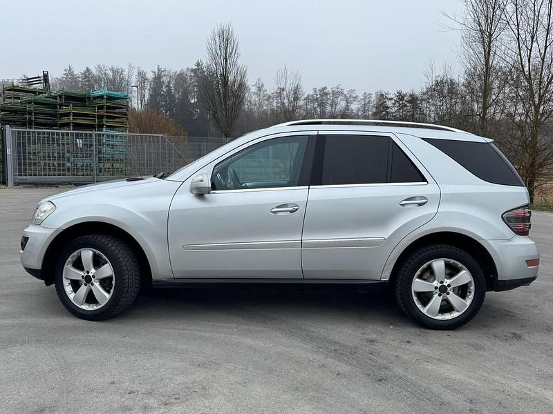 Gebraucht Mercedes ML320 224 PS (164 kW) 2008 Silber SUV