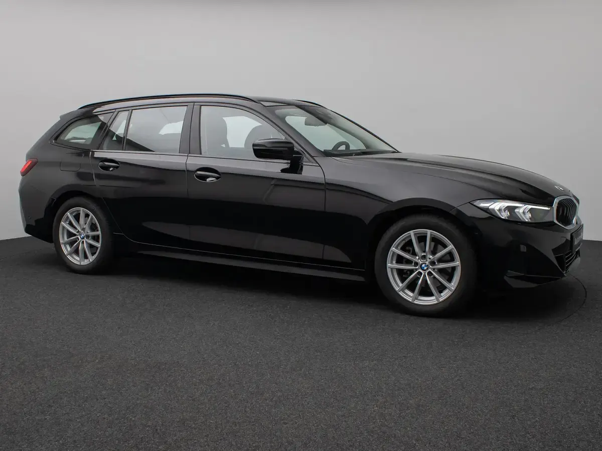 Gebraucht BMW 318 Shadowline 156 PS (114 kW) 2025 Schwarz Limousine