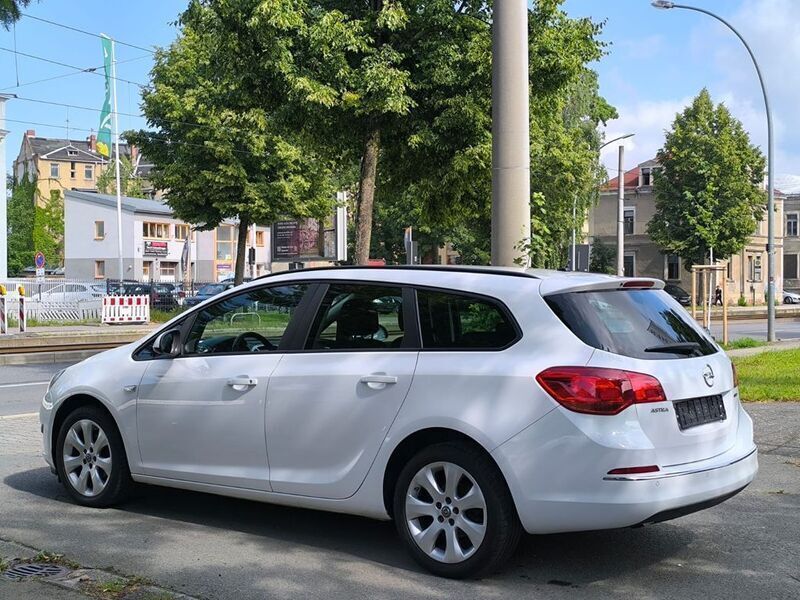 Gebraucht Opel Astra Style 140 PS (102 kW) 2015 Weiß Kombi