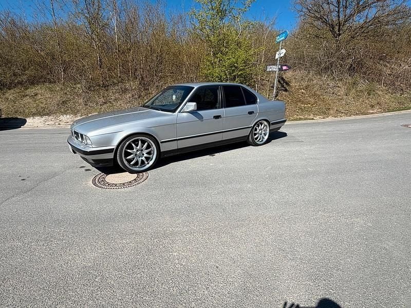 Second-hand BMW 525 170 CP (125 kW) 1990 Argintiu Berlinǎ