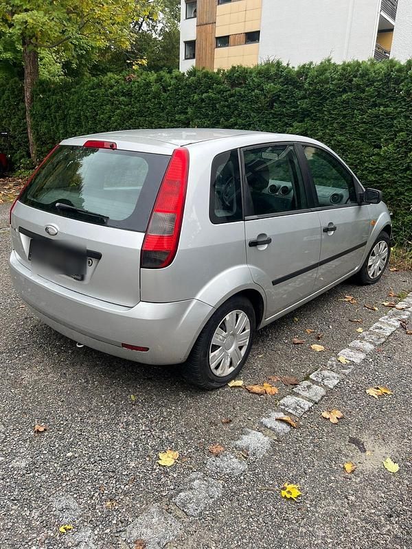 Gebraucht Ford Fiesta 60 PS (44 kW) 2003 Silber Kleinwagen