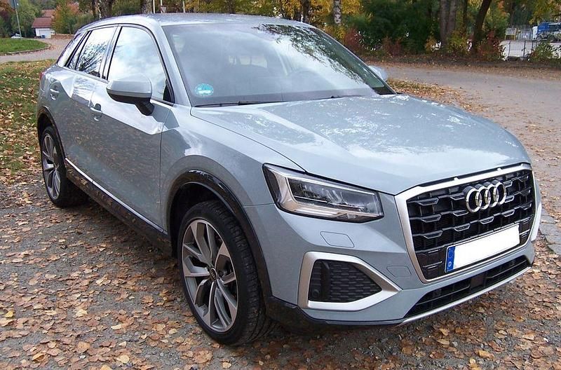 Gebraucht Audi Q2 Advanced 150 PS (110 kW) 2022 Silber SUV