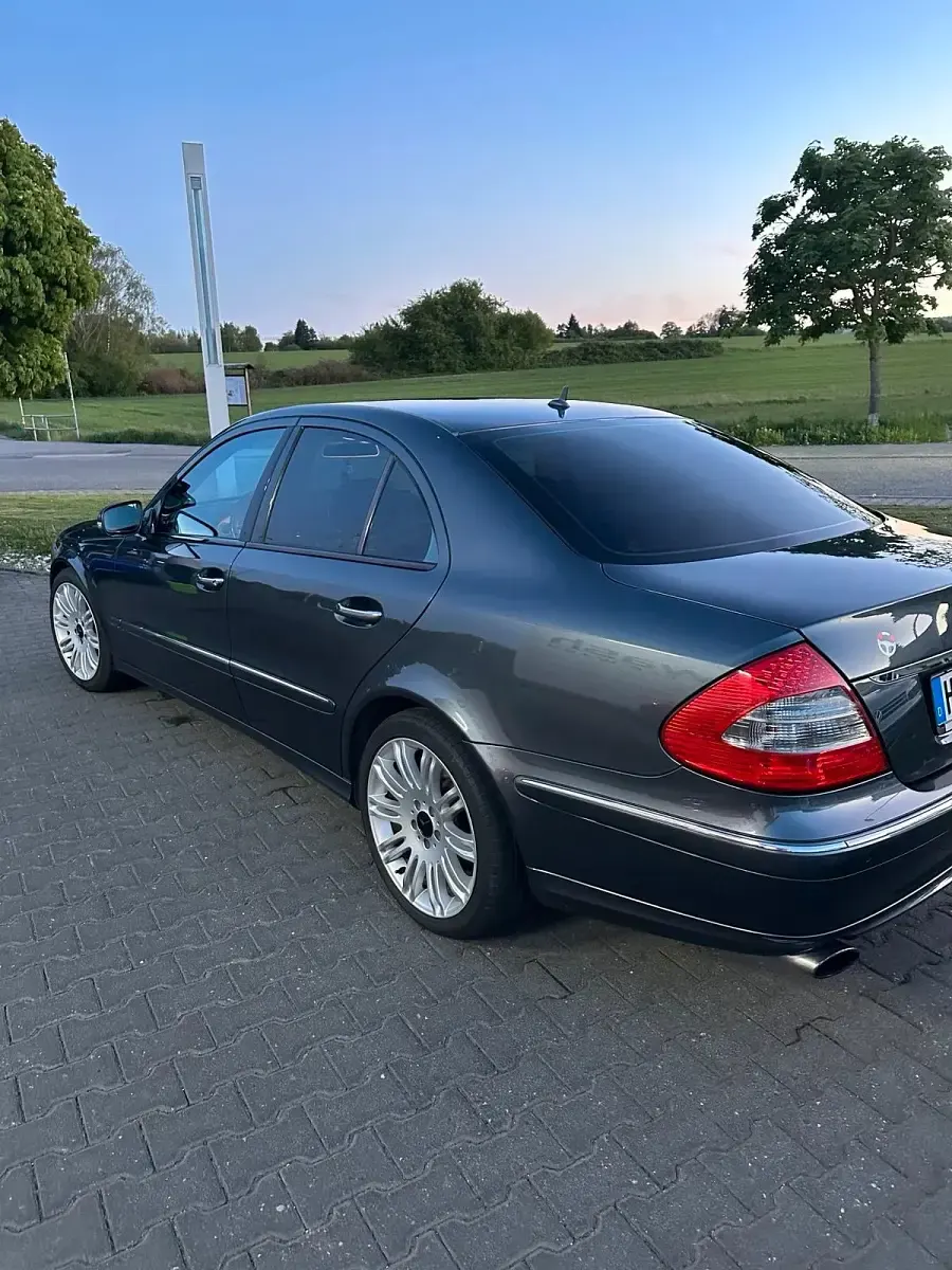 Usata Mercedes E280 190 CV (139 kW) 2009 Grigio Berlina
