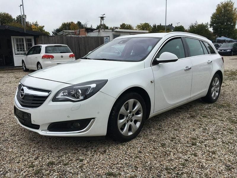Weiß Gebraucht 2016 Opel Insignia Business Innovation Kombi | 8.999 € (Guter Preis) - Bild 1/4