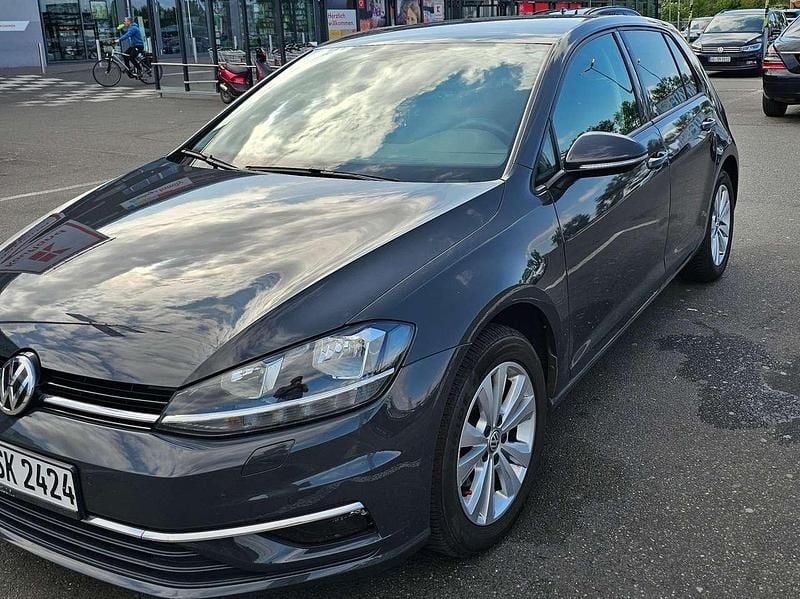 Grau Gebraucht 2017 VW Golf VII Limousine | 8.600 € (Superpreis) - Bild 1/4