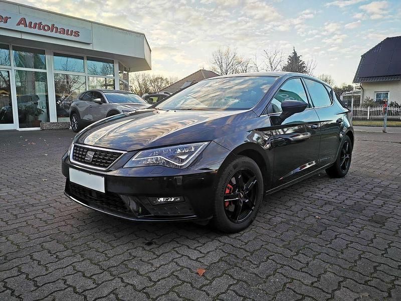 Schwarz Gebraucht 2019 Seat Leon XCELLENCE Limousine | 13.900 € (Fairer Preis) - Bild 1/4
