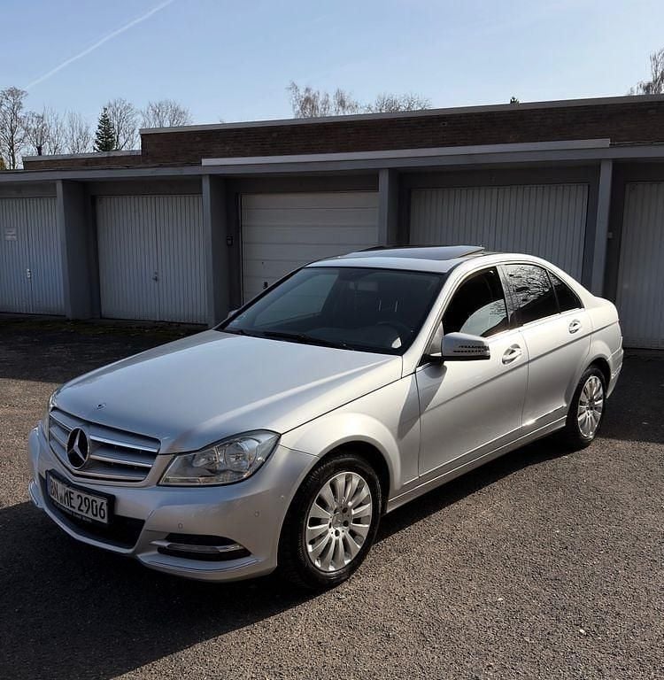 Gebraucht Mercedes C180 Elegance 156 PS (114 kW) 2012 Silber Limousine