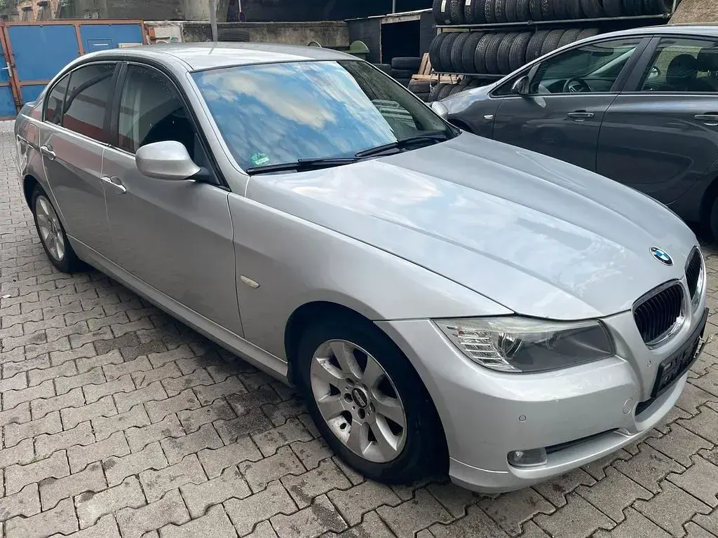 Gebraucht BMW 320 163 PS (119 kW) 2009 Silber Limousine