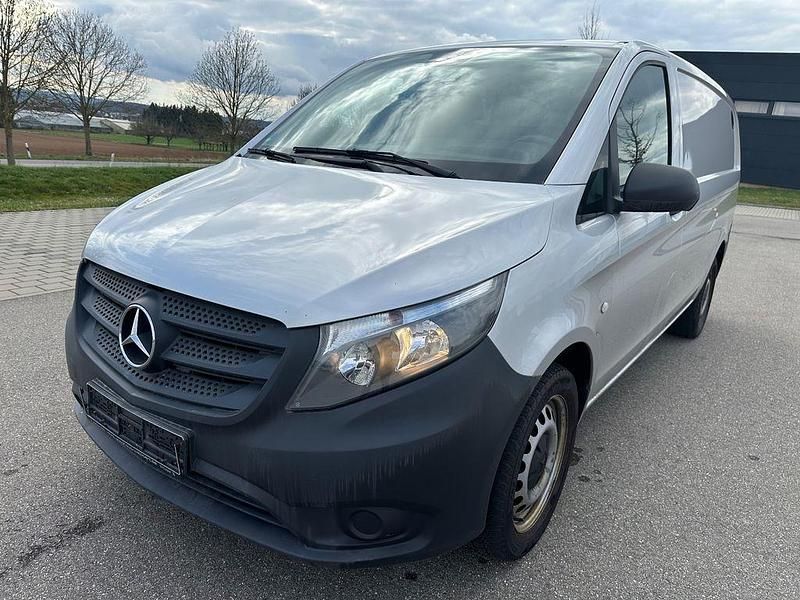 Silber Gebraucht 2017 Mercedes Vito Van / Kleinbus | 10.999 € (Fairer Preis) - Bild 1/4