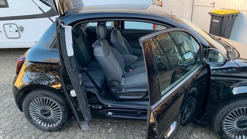 Schwarz Gebraucht 2022 Fiat 500e Icon Limousine | 19.850 € (Fairer Preis) - Bild 1/4