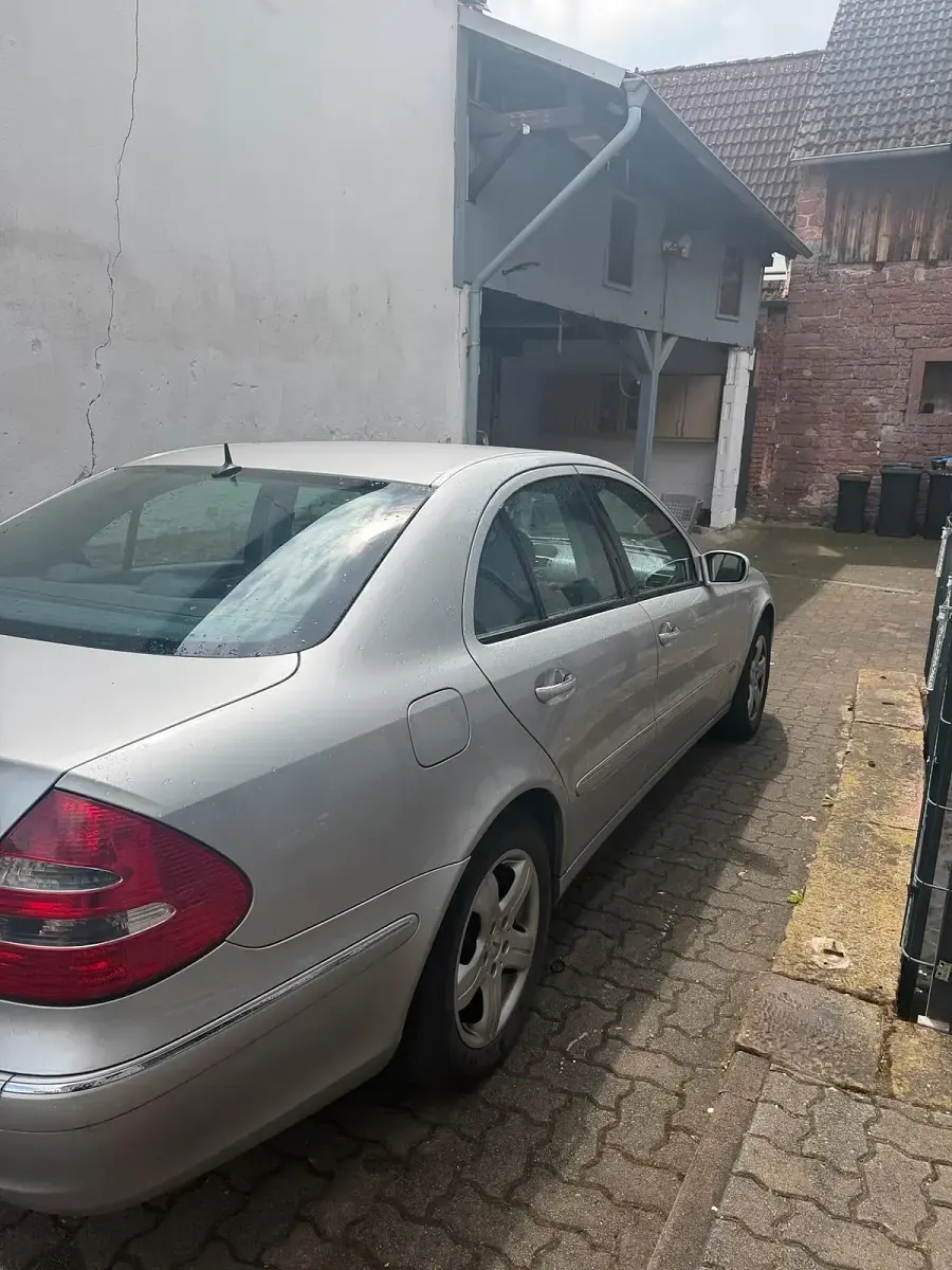Gebraucht Mercedes E270 177 PS (130 kW) 2005 Grau Limousine
