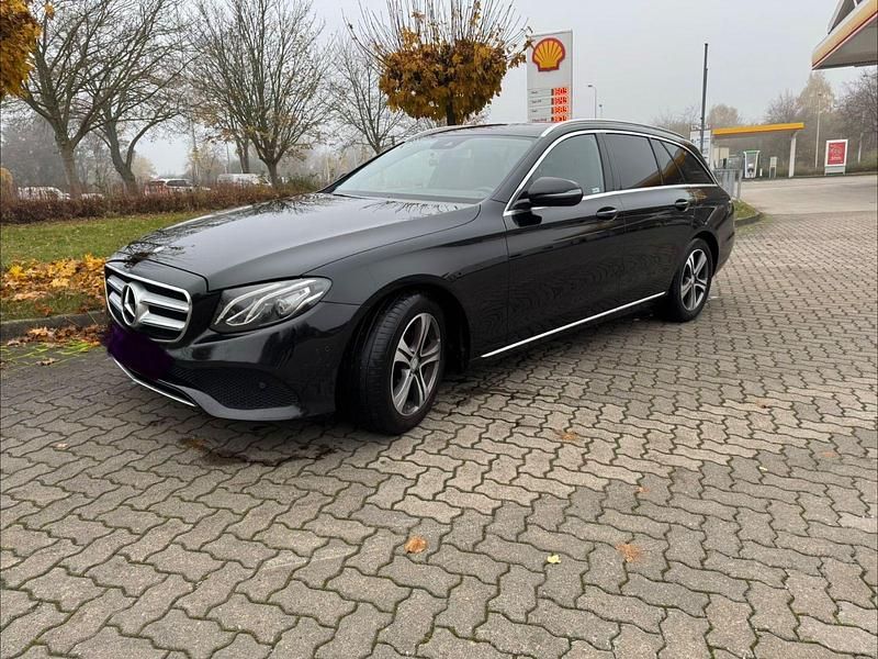 Schwarz Gebraucht 2017 Mercedes 220 Kombi | 18.900 € (Guter Preis) - Bild 1/4