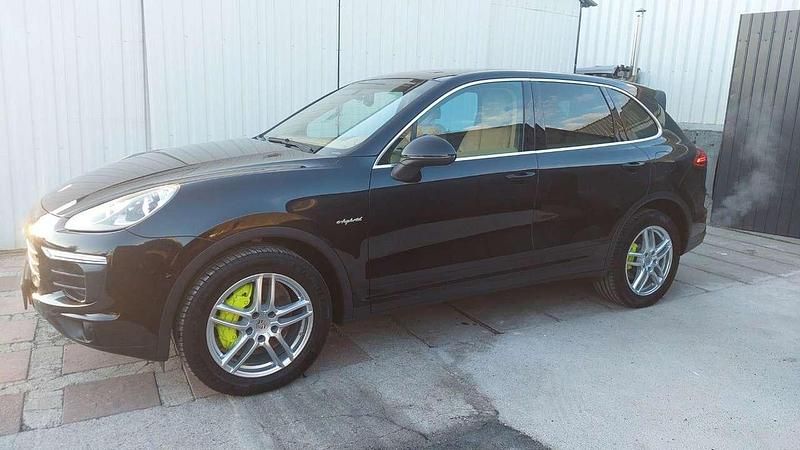 Gebraucht Porsche Cayenne S E-Hybrid 333 PS (244 kW) 2015 Schwarz SUV