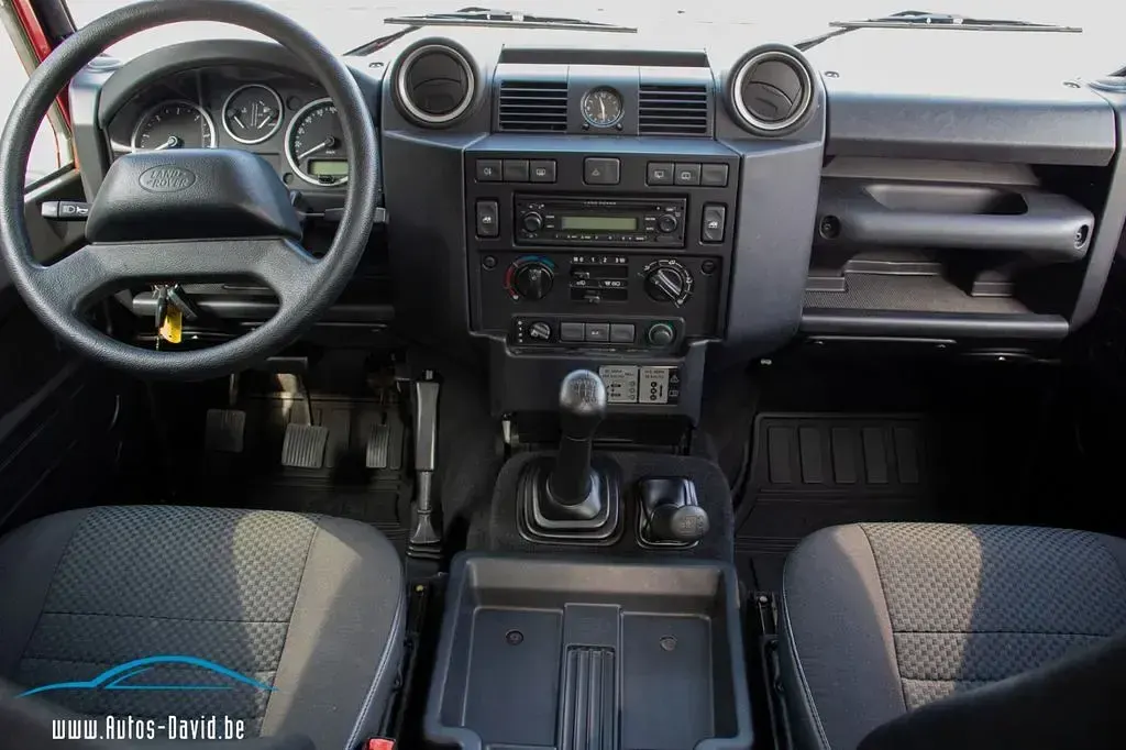 Gebraucht Land Rover Defender 122 PS (89 kW) 2011 Rot Kombi