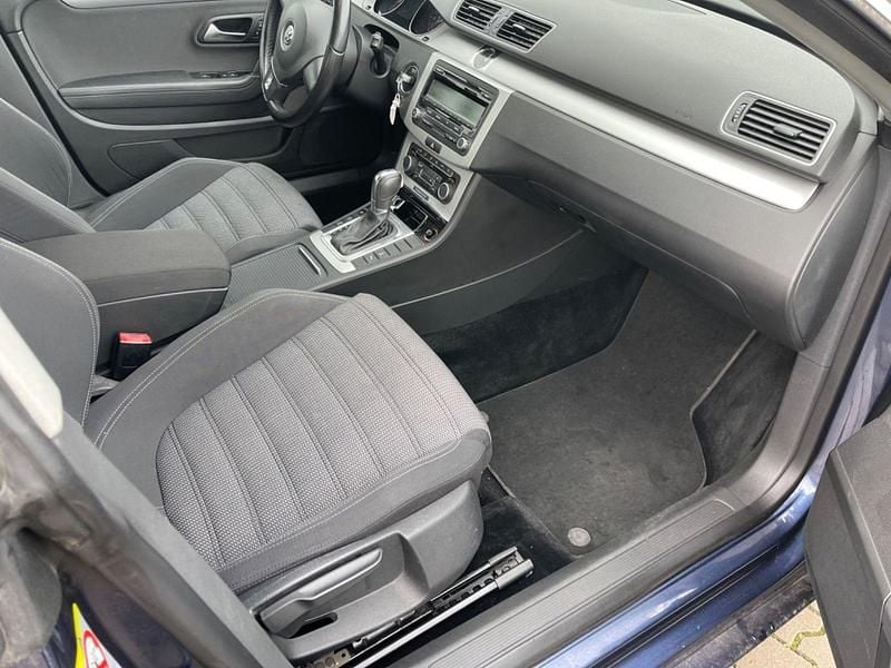 Gebraucht VW Passat 160 PS (117 kW) 2011 Blau Coupé