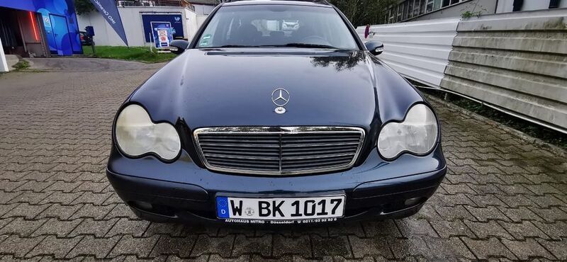 Blau Gebraucht 2004 Mercedes C180 Classic Limousine | 1.100 € (Superpreis) - Bild 1/4