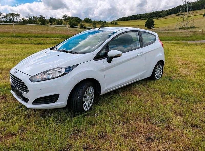 Weiß Gebraucht 2014 Ford Fiesta SYNC Edition Kleinwagen | 4.875 € (Fairer Preis) - Bild 1/4