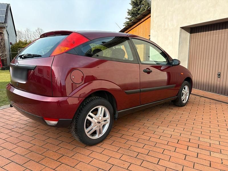 Second-hand Ford Focus 100 CP (73 kW) 2001 Roșu Berlinǎ