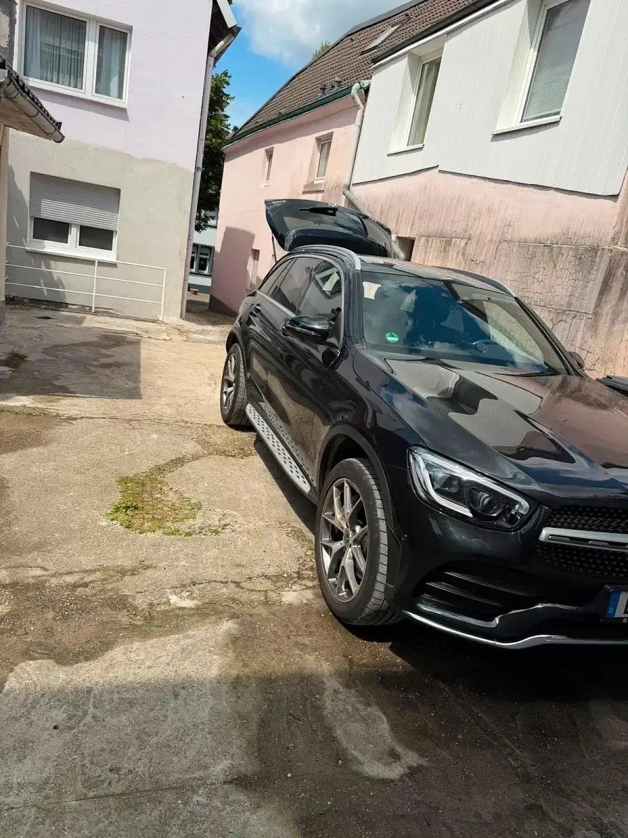 Gebraucht Mercedes GLC300 AMG line 245 PS (180 kW) 2021 Schwarz SUV