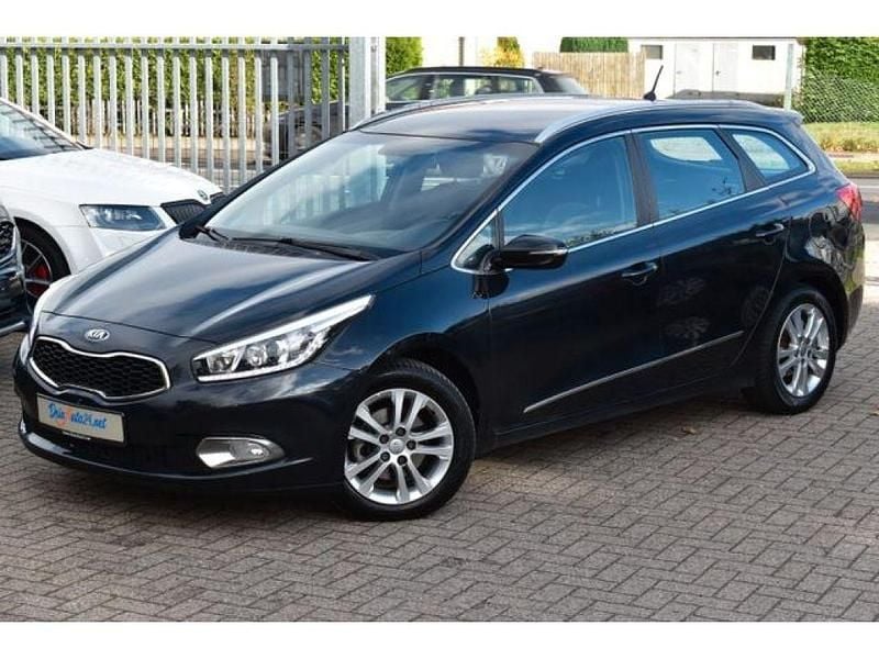 Black pearl (metallic) Gebraucht 2013 Kia Ceed Spirit Kombi | 5.790 € (Guter Preis) - Bild 1/4