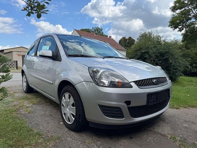 Gebraucht Ford Fiesta 69 PS (50 kW) 2007 Silber Kleinwagen