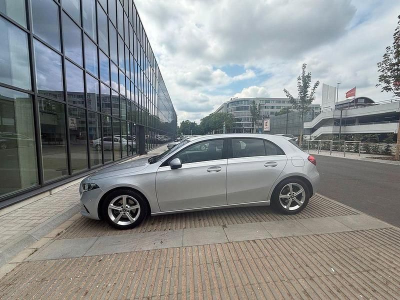 Silber Gebraucht 2020 Mercedes A200 Limousine | 22.999 € (Guter Preis) - Bild 1/4