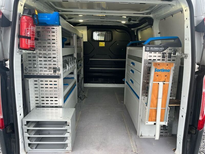 Weiß Gebraucht 2016 Ford Transit Custom Van / Kleinbus | 9.500 € (Teuer) - Bild 1/4
