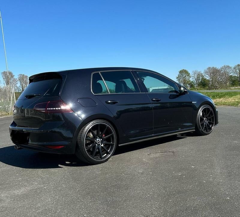 Schwarz Gebraucht 2014 VW Golf VII Sport Limousine | 14.800 € (Teuer) - Bild 1/4